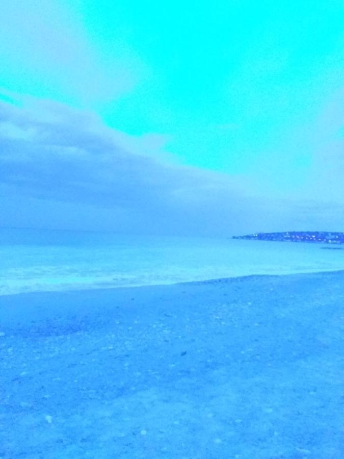 2 Pieces Idealement Placee Dans Le Centre Menton Exteriér fotografie